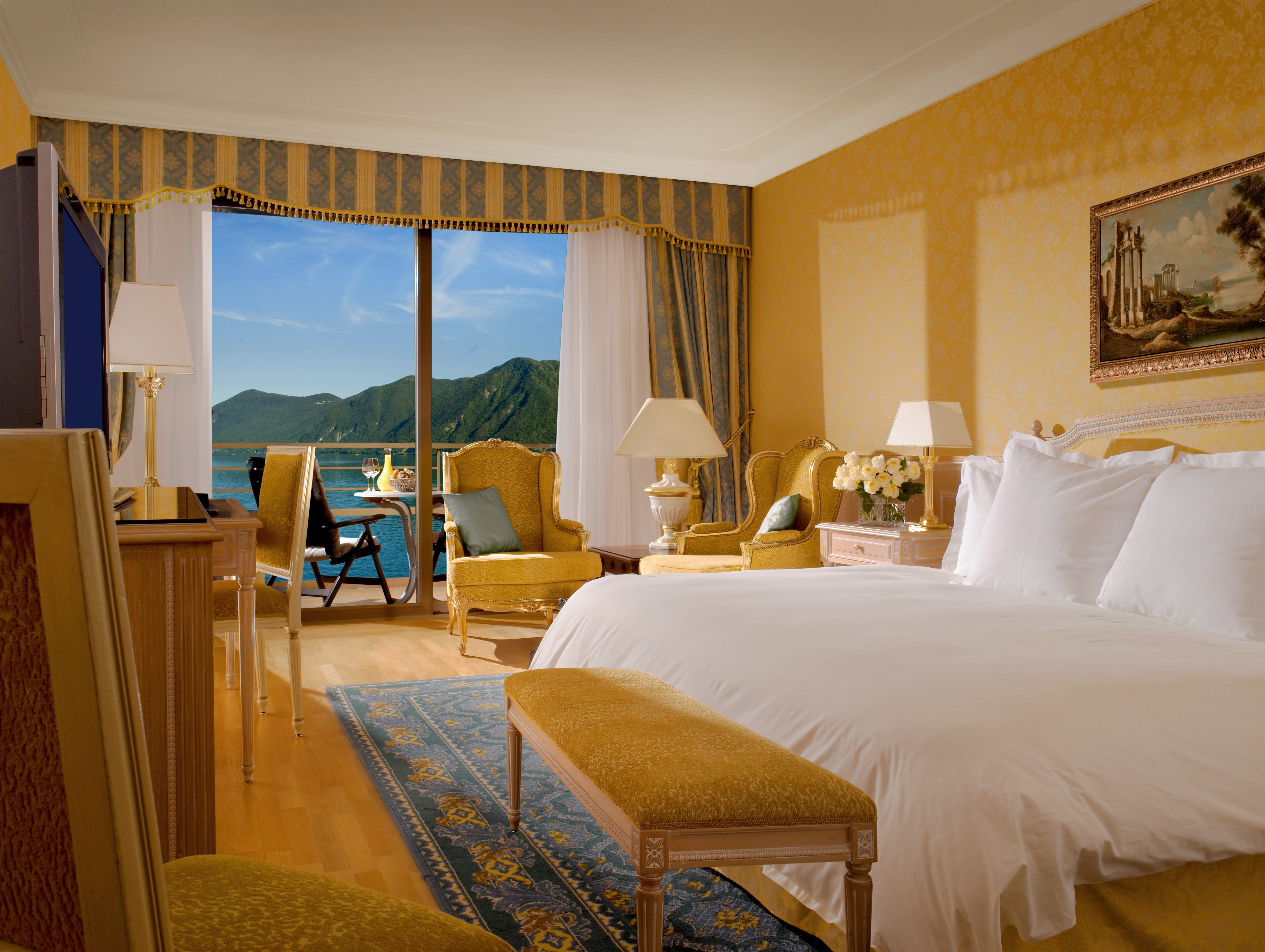 DELUXE, EXECUTIVE, DOUBLE OR TWIN BED, LAKE VIEW