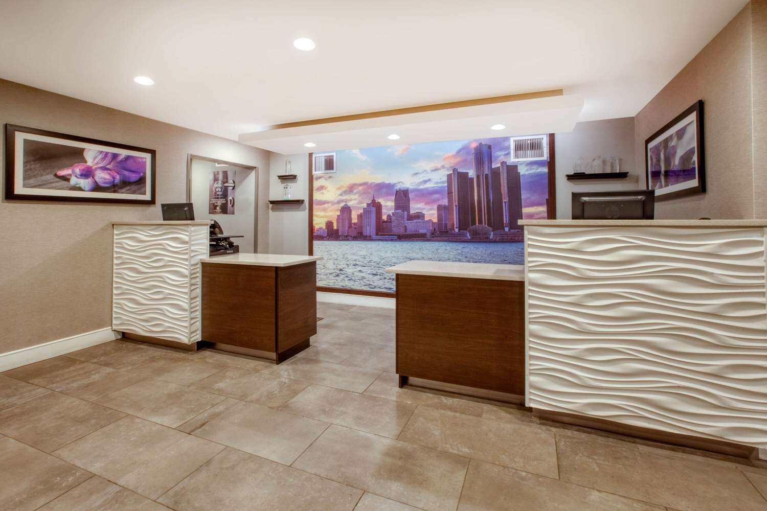 La Quinta Inn & Suites by Wyndham Detroit Utica 9/49