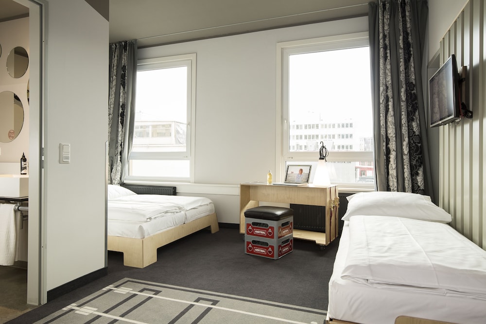 Superbude St Georg 13/50