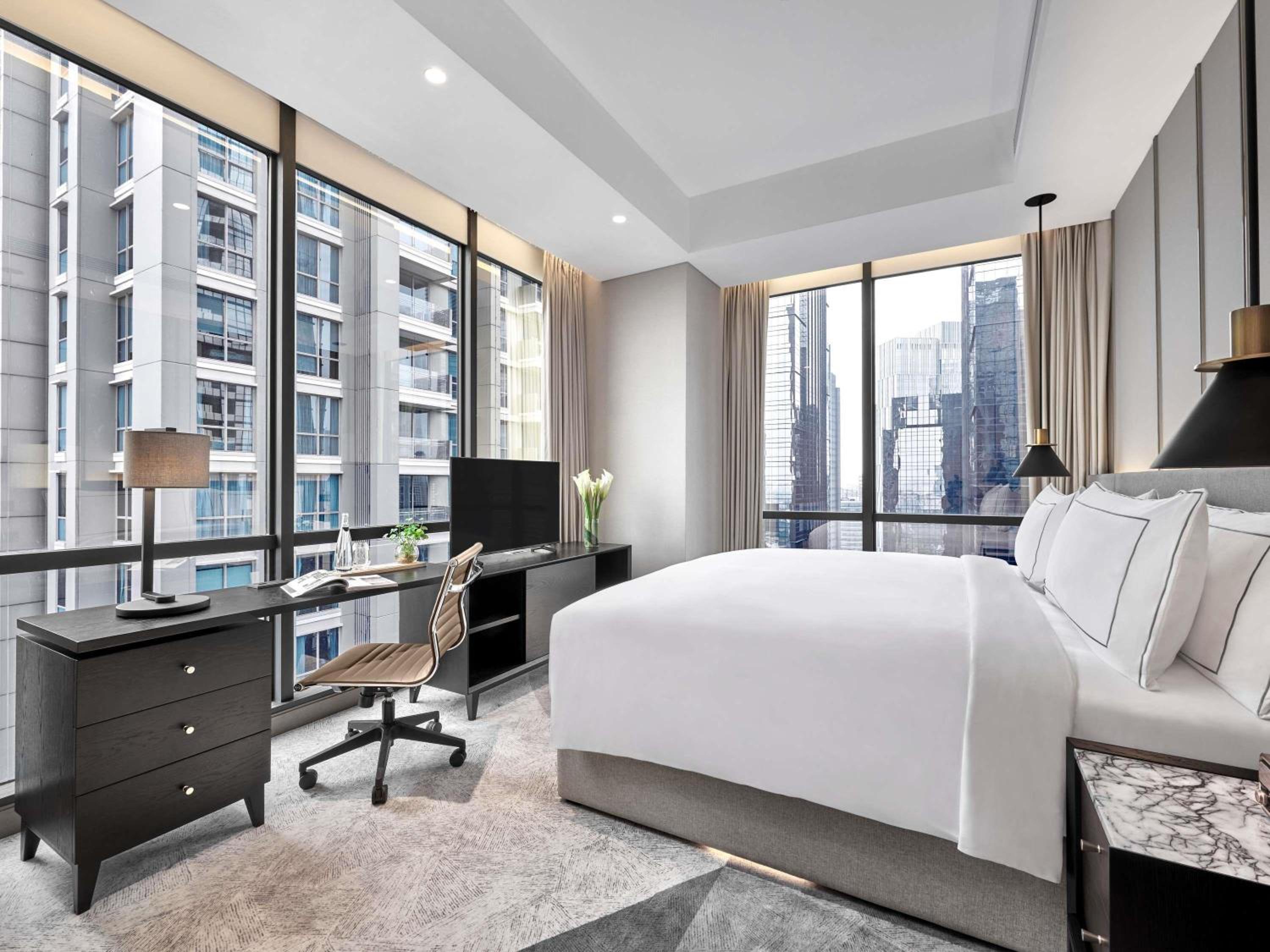 2 BEDROOMS, APARTMENT, KING BED