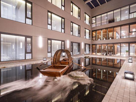 Donghu Grand Hotel 24/49