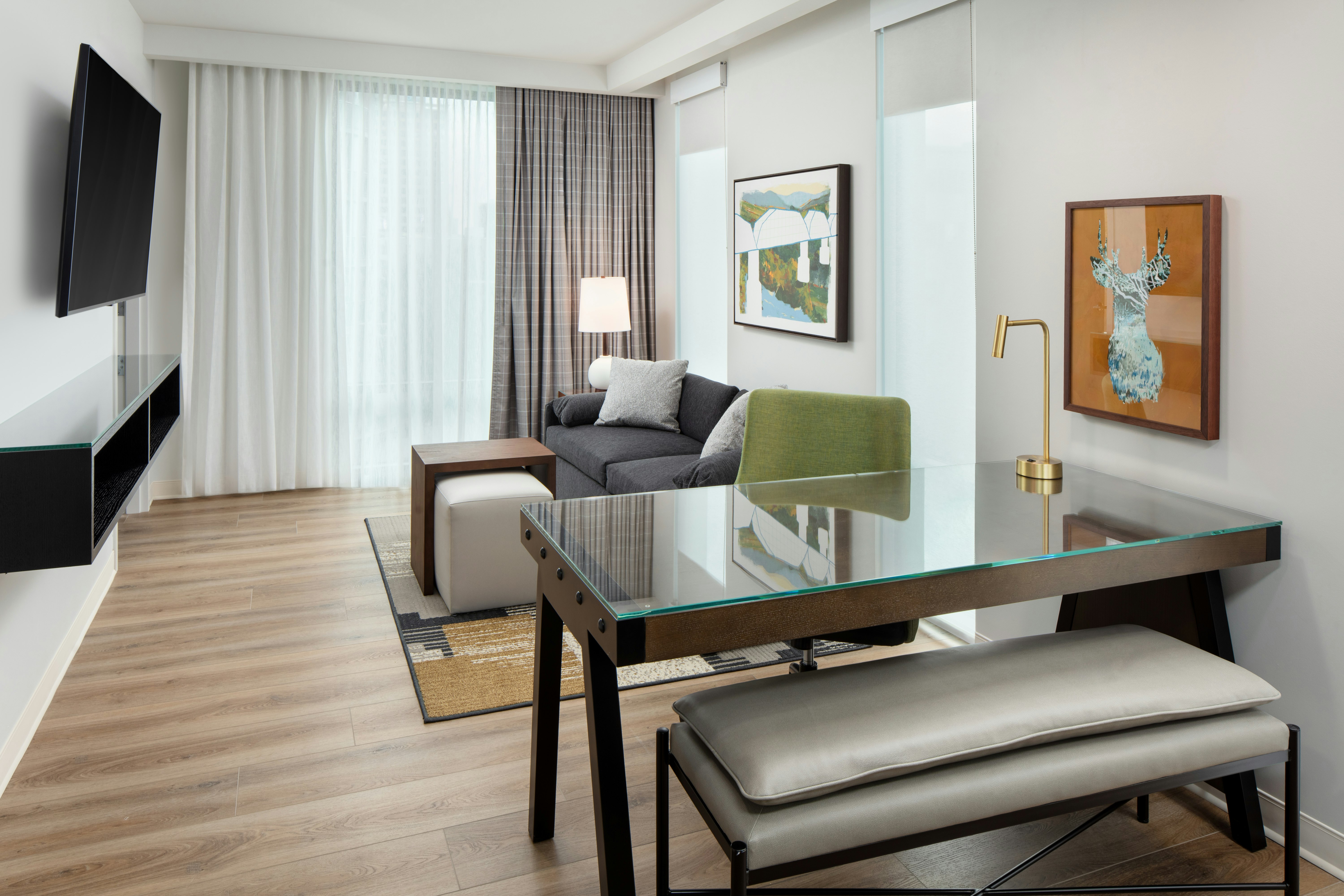 2 ROOMS, SUITE, KING BED, CORNER, ACCESSIBLE