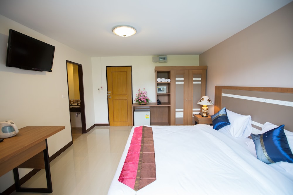 Patong V Hotel 8/32