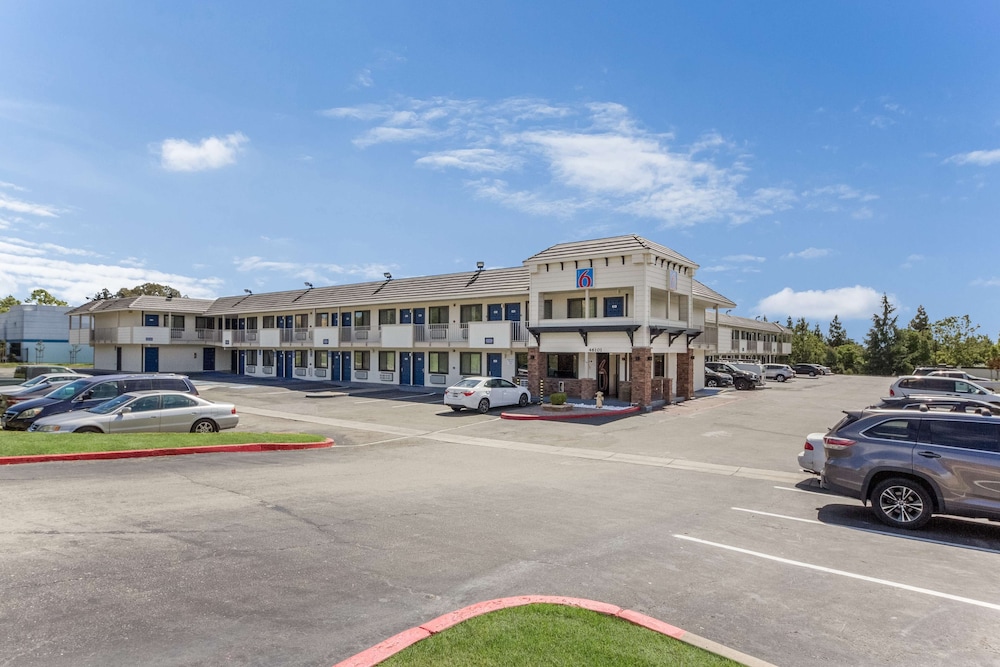 Motel6 Fremont, CA - South 42/57