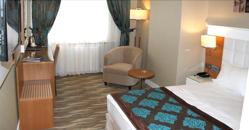 Grand Aras Hotel 10/17