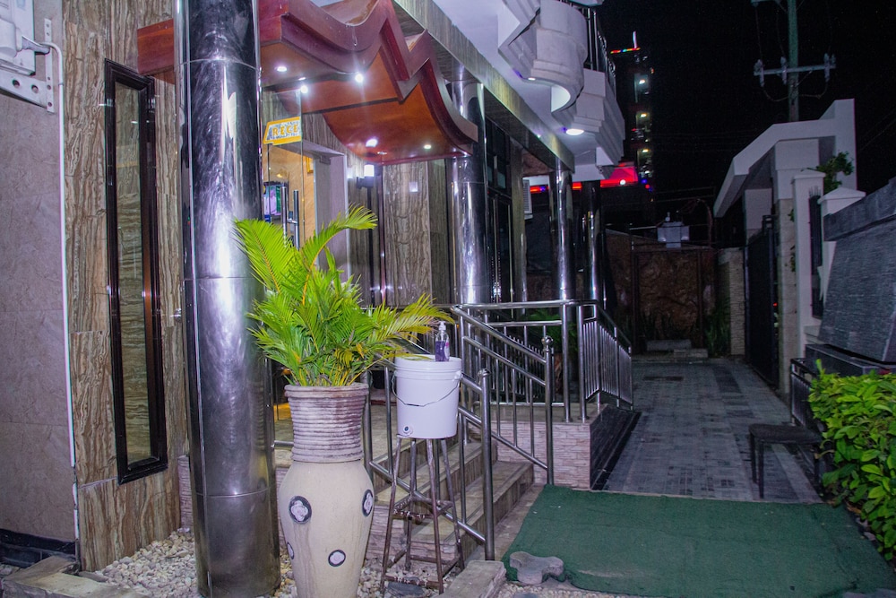 Star City Hotel 45/46