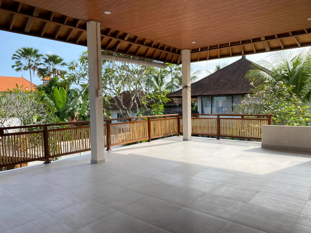 Putri Ayu Cottages 37/63