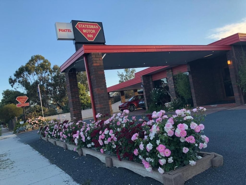 Statesman Motor Inn 38/47