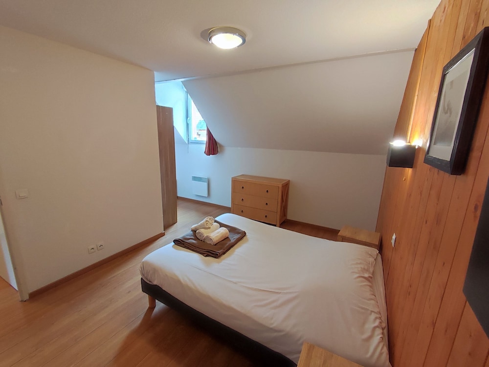 DUPLEX, APARTMENT, NO BALCONY