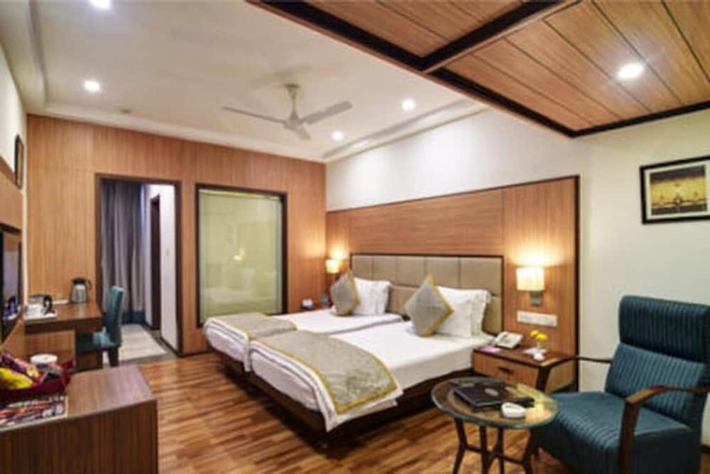 Hotel Chanakya Patna 9/34