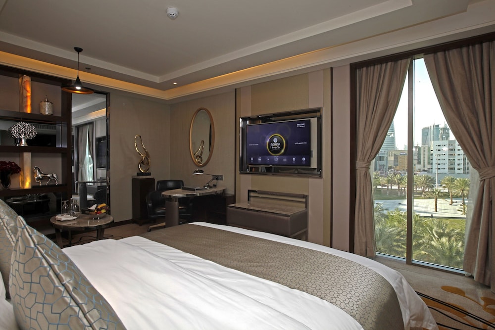PREMIUM, KING BED, GARDEN VIEW