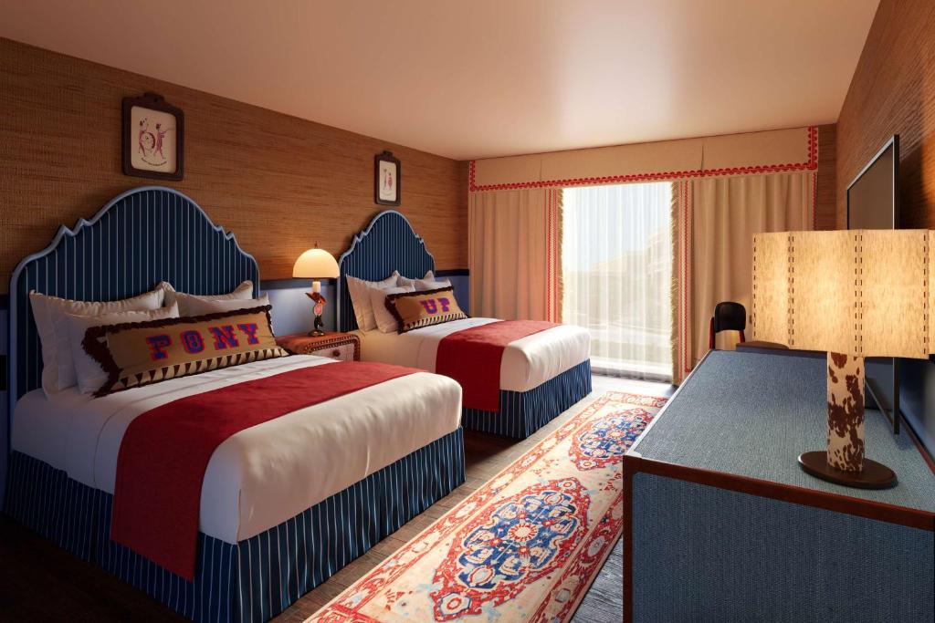 GRADUATE, QUEEN BED, BALCONY, ACCESSIBLE