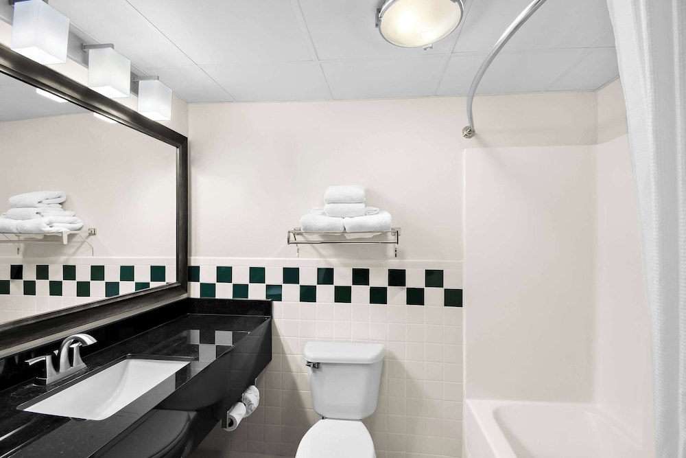 Quality Inn Ladysmith, WI 45/46
