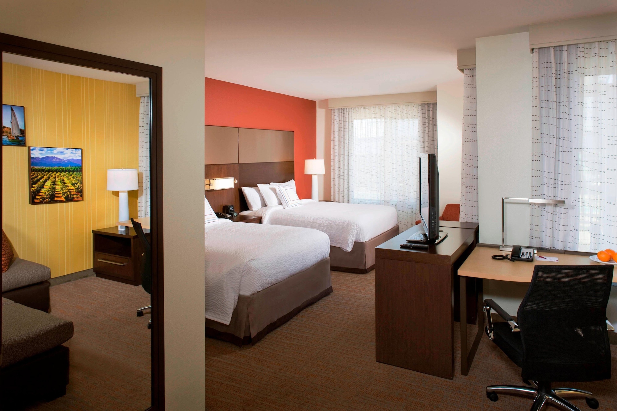 استوديو بسريرين كوين مع أريكة