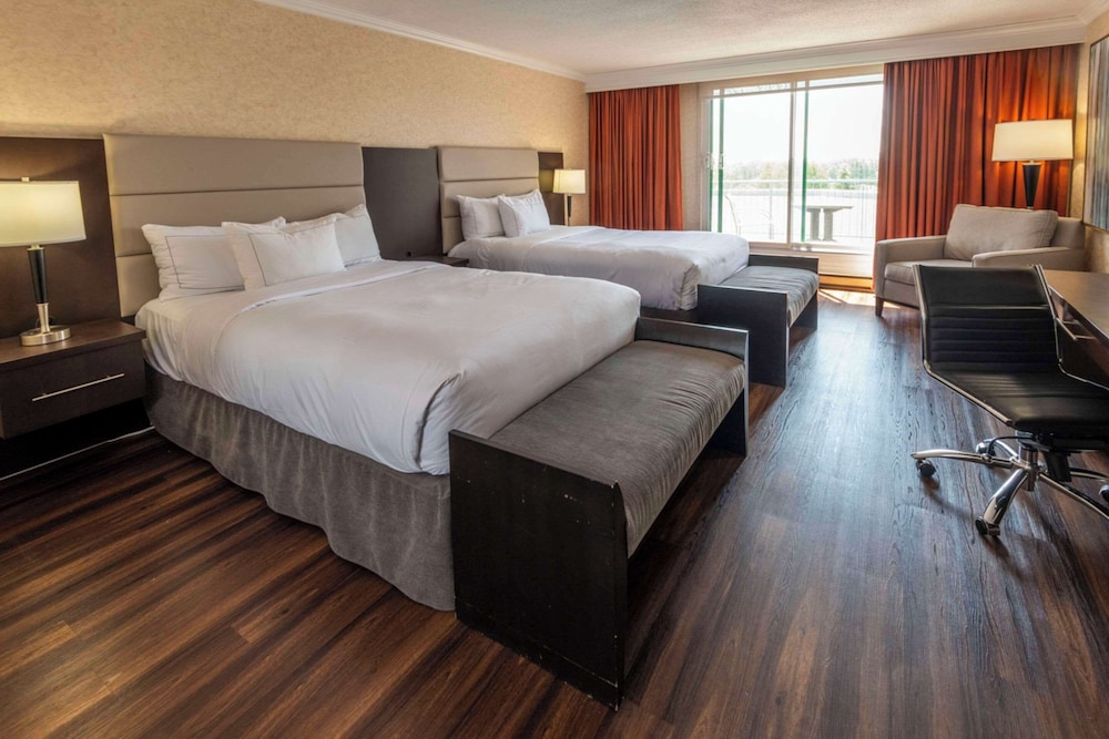 STANDARD, 2 DOUBLE BEDS