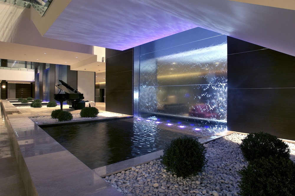 swimming pool spa
