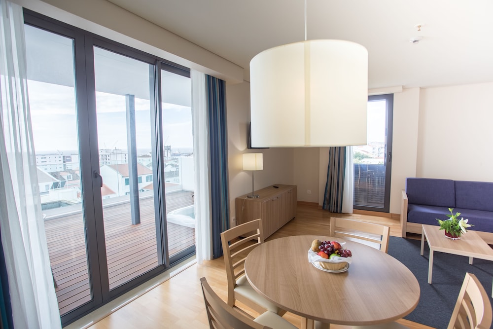 Antillia Hotel 100/127