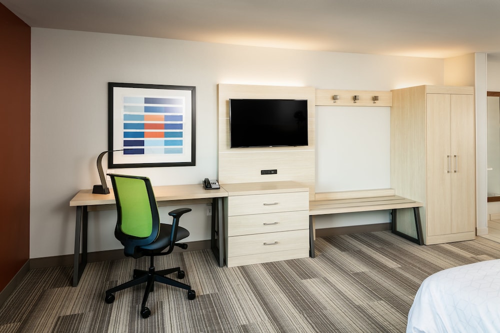 Holiday Inn Express & Suites Bend South 37/45