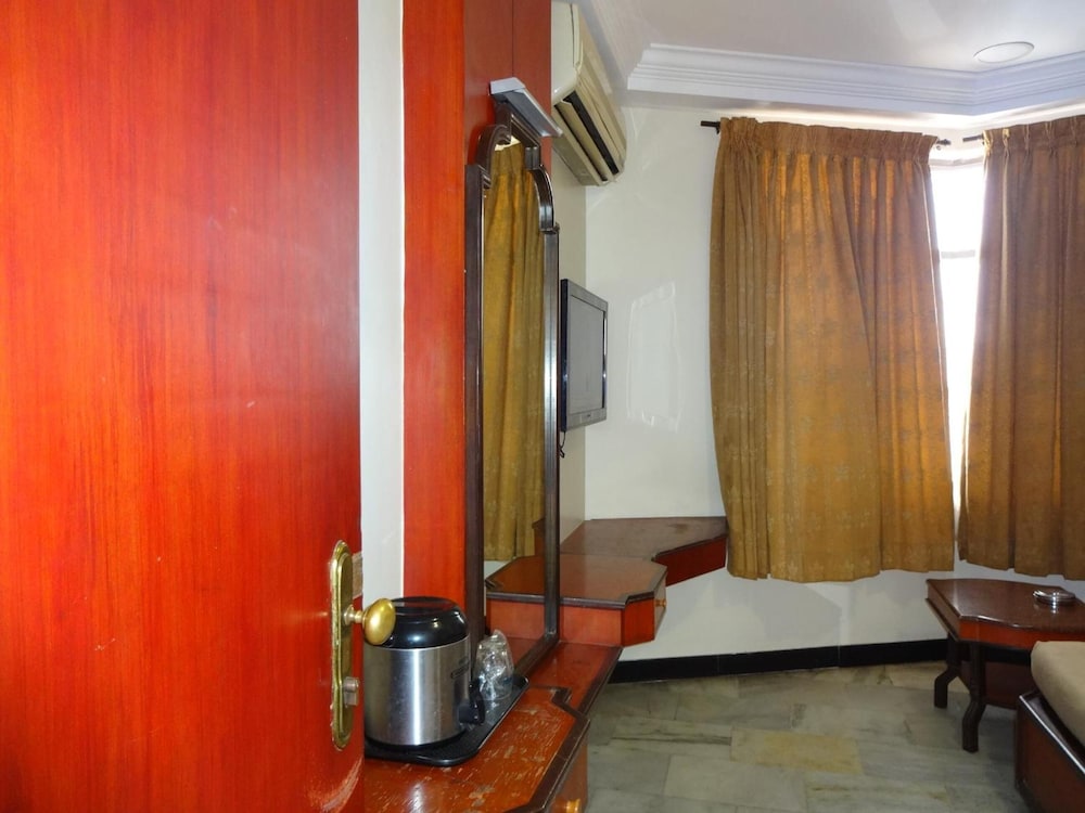 Hotel Naveen 11/15