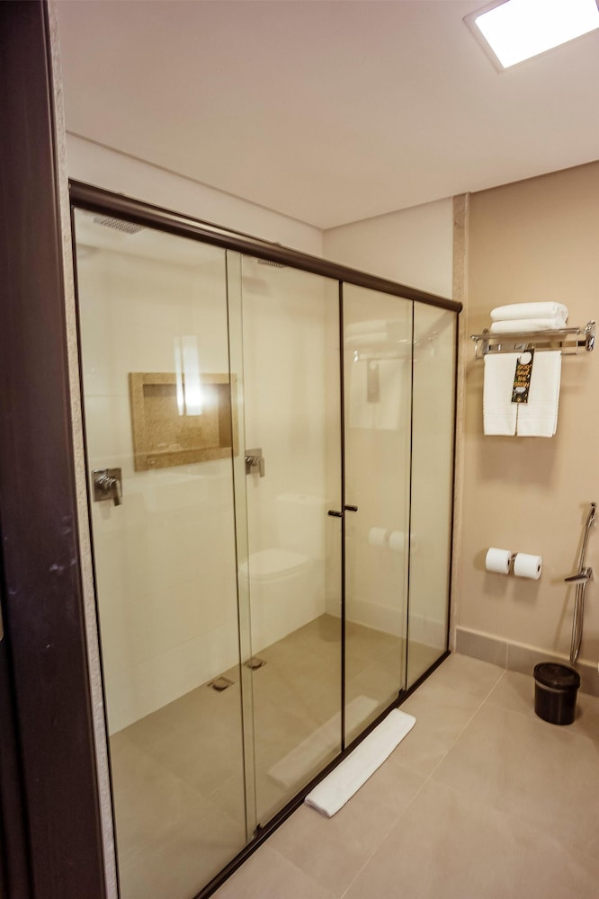 Hotel Royal Tulip Holambra 48/48