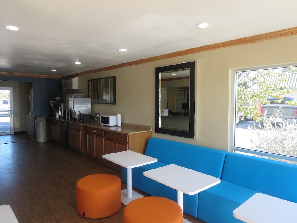 Howard Johnson by Wyndham Odessa TX 2/49