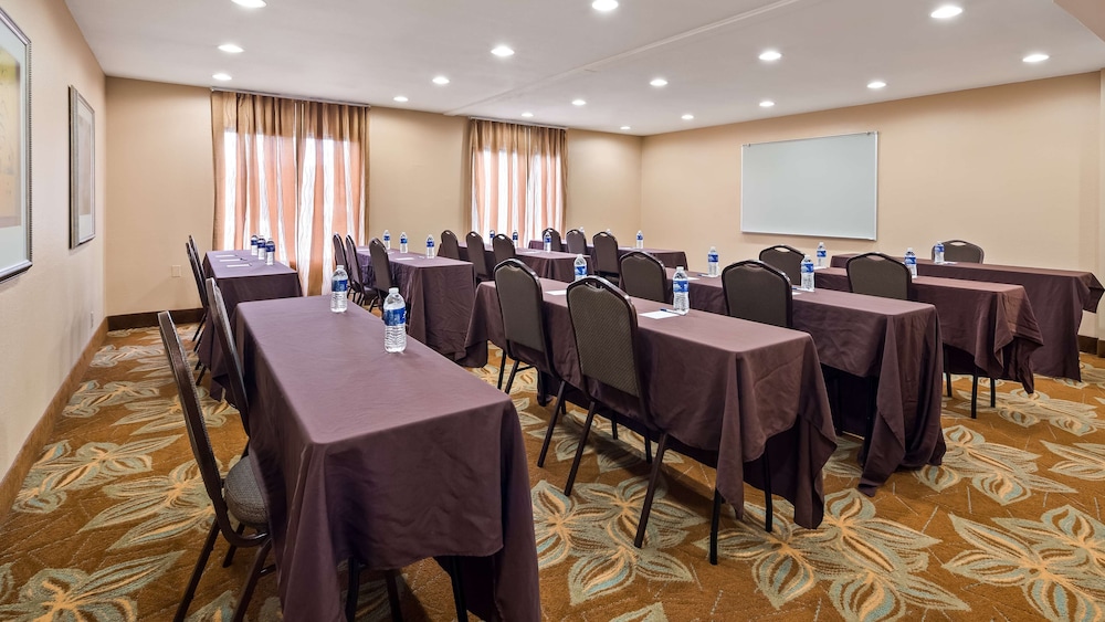 Best Western Plus Executive Hotel 37/37