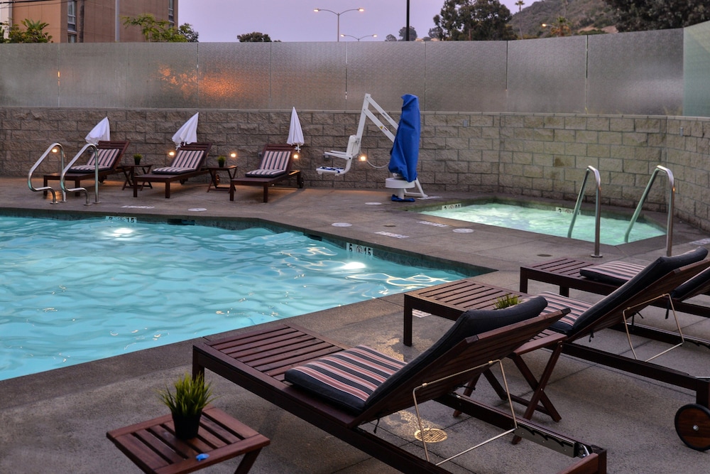 Holiday Inn Express & Suites San Diego - Mission Valley 34/61