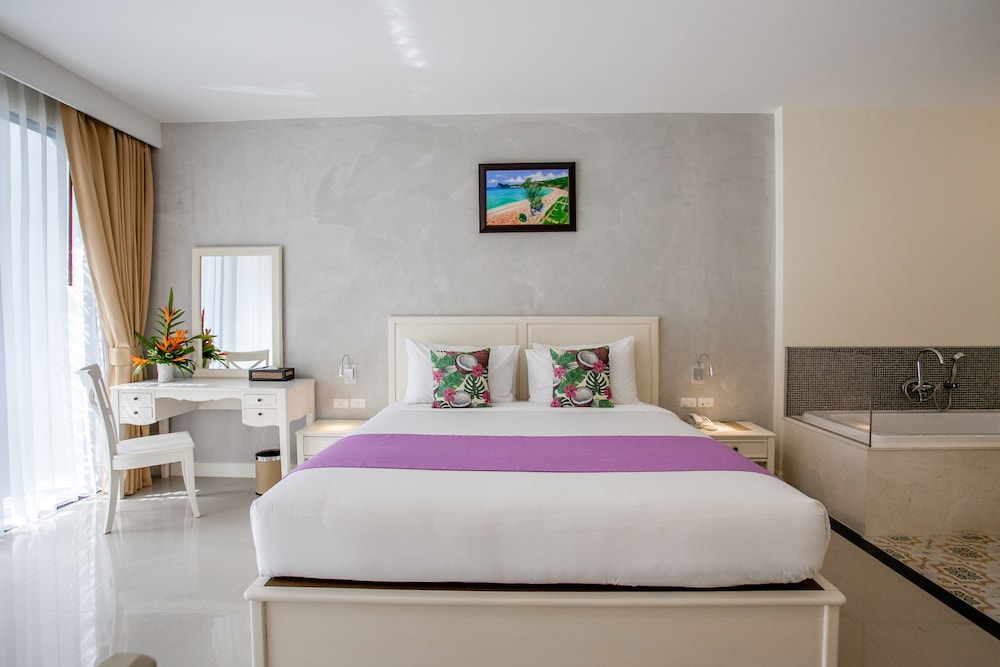 HULA HULA RESORT l truly tropical and fun wellness 46/90