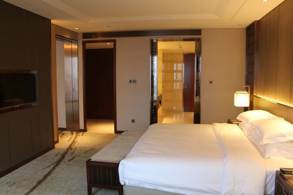 Golden Eagle Summit Hotel Yancheng 6/98