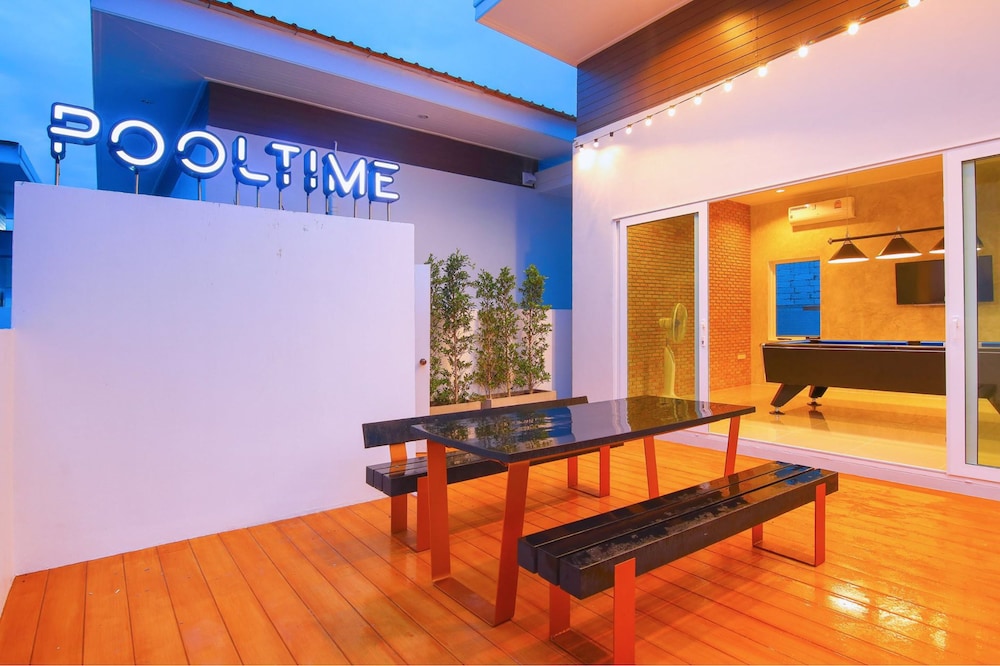 Pooltime Villa 10/15