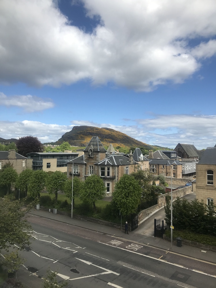 18 Craigmillar Park Guest House 35/50