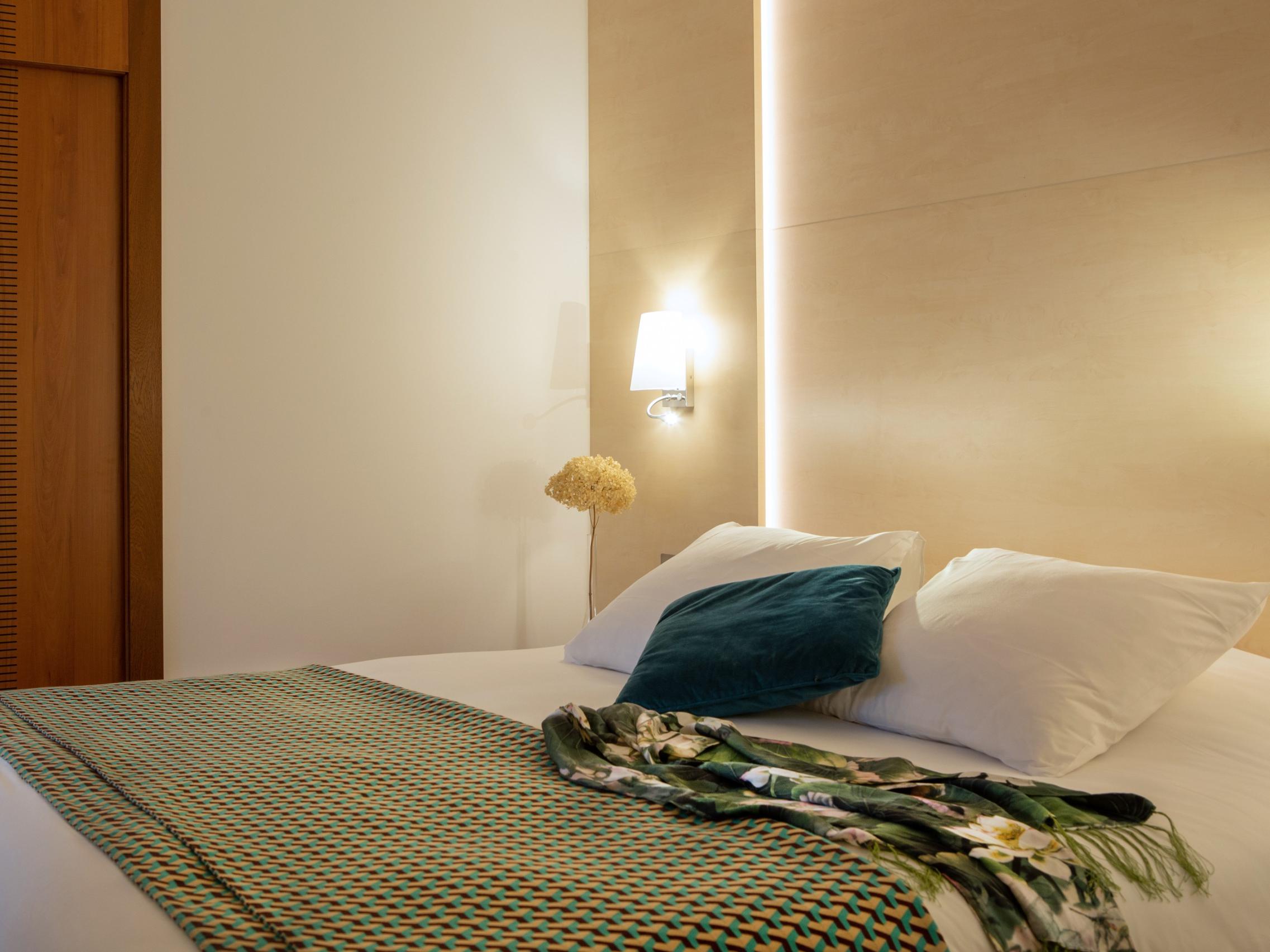 HOTEL LE CLOS DE LA VOUGE 6/16