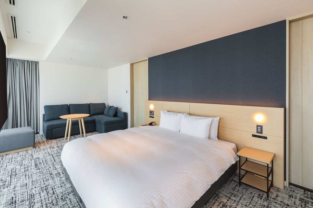 DELUXE, KING BED