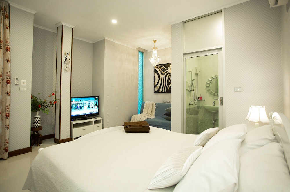 MULTIPLE BEDROOMS, FAMILY, VILLA, PRIVATE POOL
