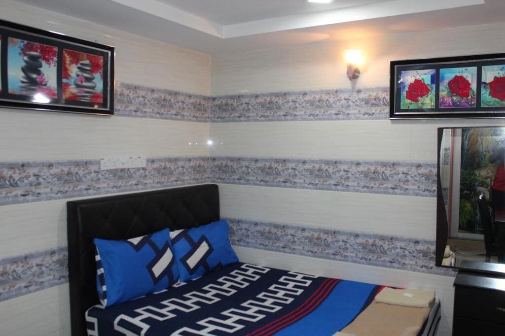 DELUXE, DOUBLE BED