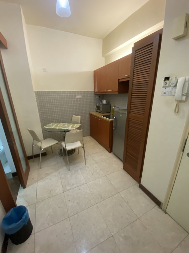 Peninsula Residence All Suite Hotel. 34/36