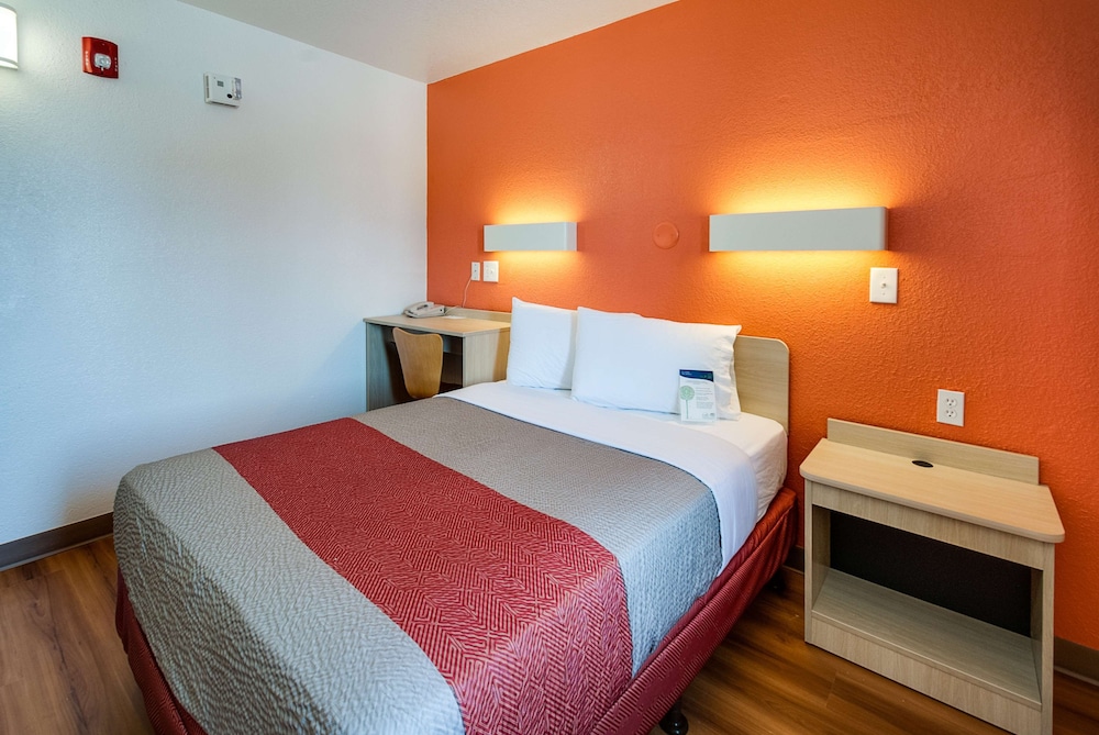 Motel6 Lenexa, KS - Kansas City Southwest 22/44