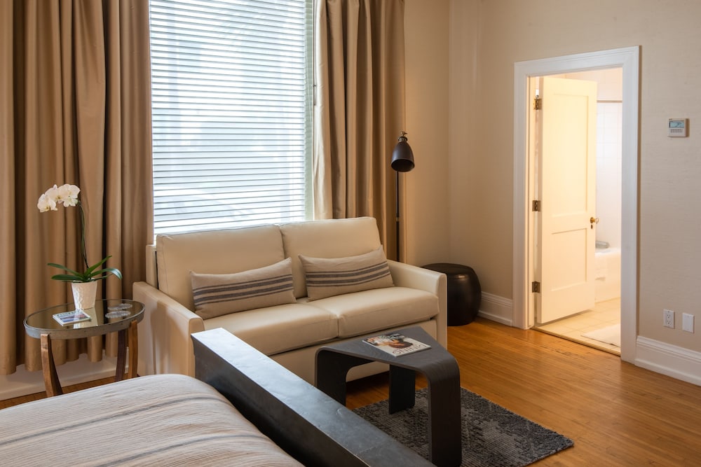 Harbor House Inn 30/50
