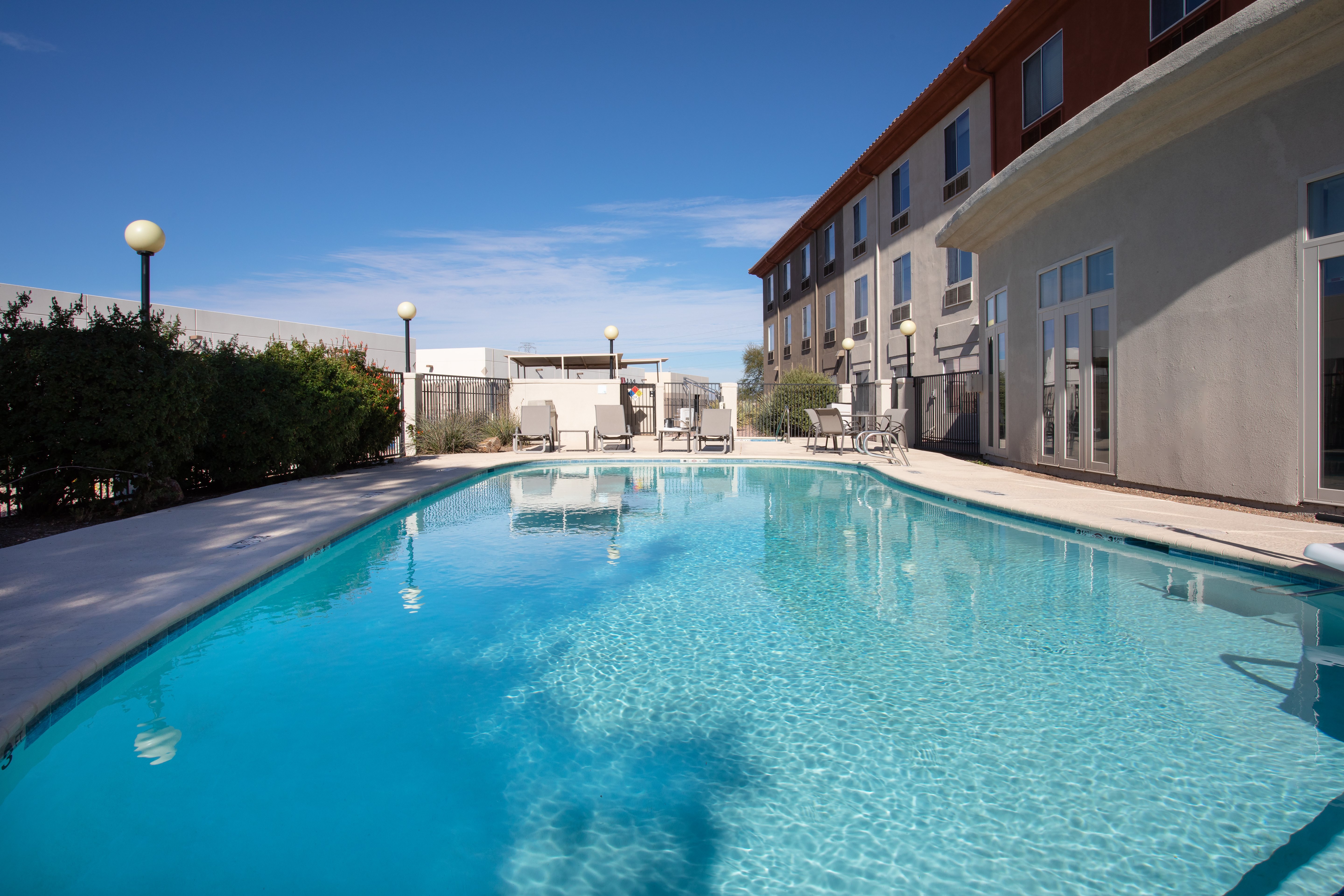 Holiday Inn Express Hotel Suites Tucson 61/62