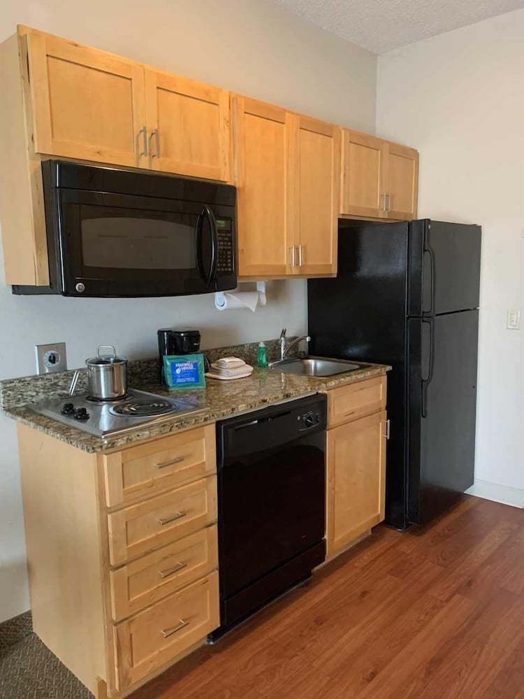 CANDLEWOOD SUITES HARRISBURG 55/76