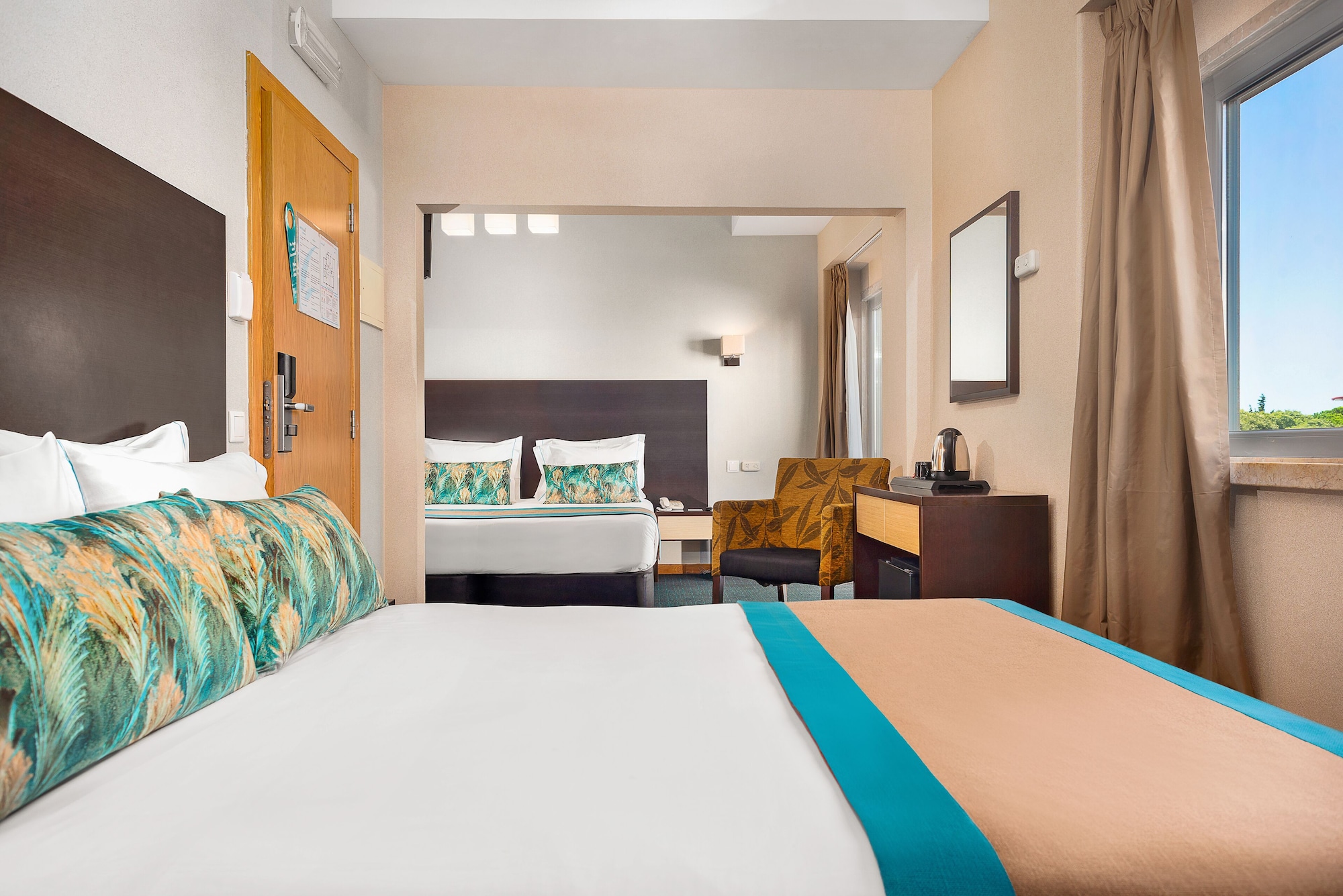 ROOM, TRIPLE