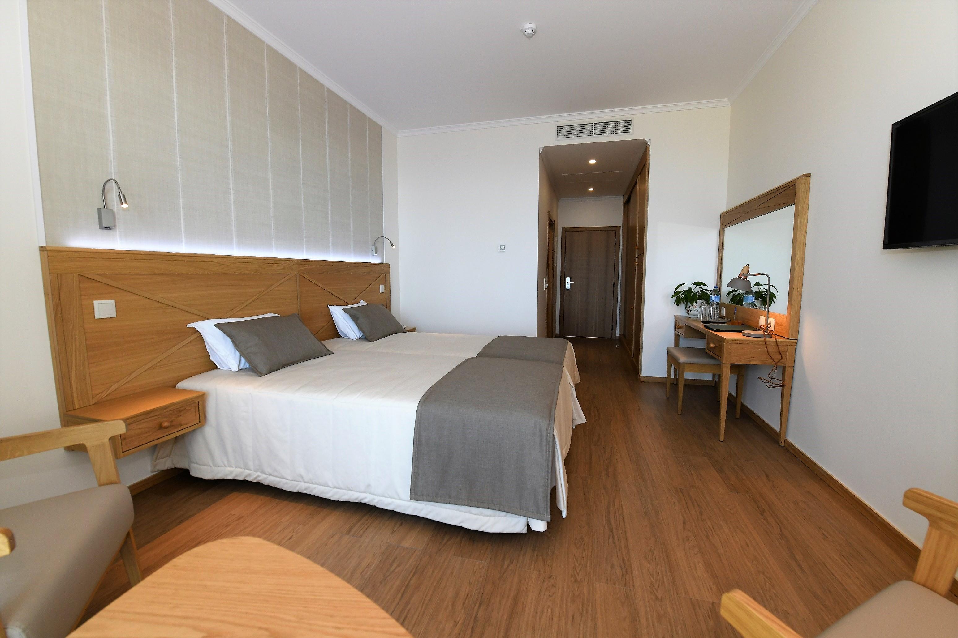 Standard, Double Bed, Side Sea View, Balcony، Hotel Do Campo 2/4