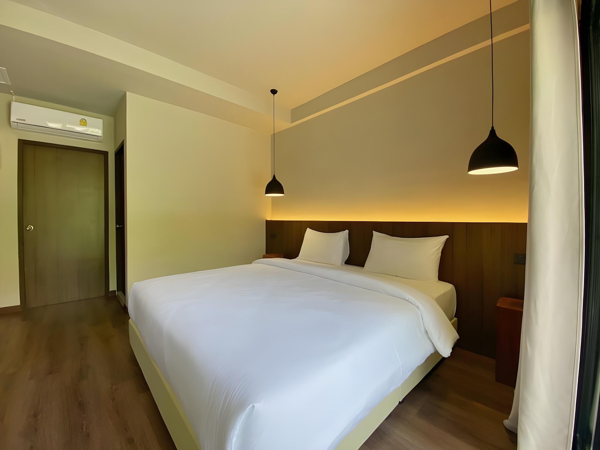 Comfort, King Bed, Garden Area