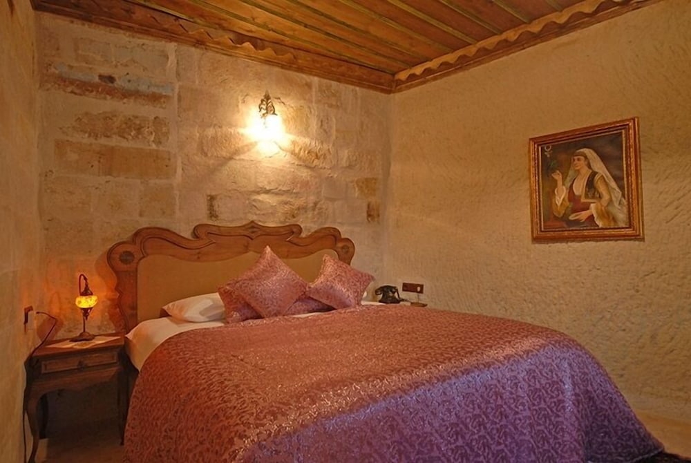 Phocas Cave Suites 14/71