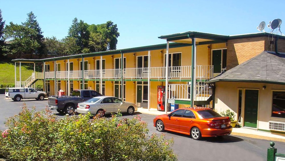 BUDGET INN ELLIJAY 4/37