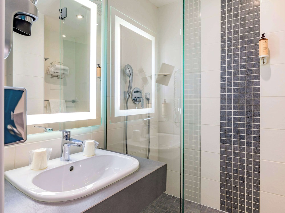 Mercure Lyon Est Villefontaine 63/64