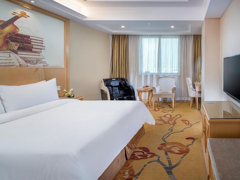 Vienna Classic Hotel (Huizhou Dahuxi) 18/39