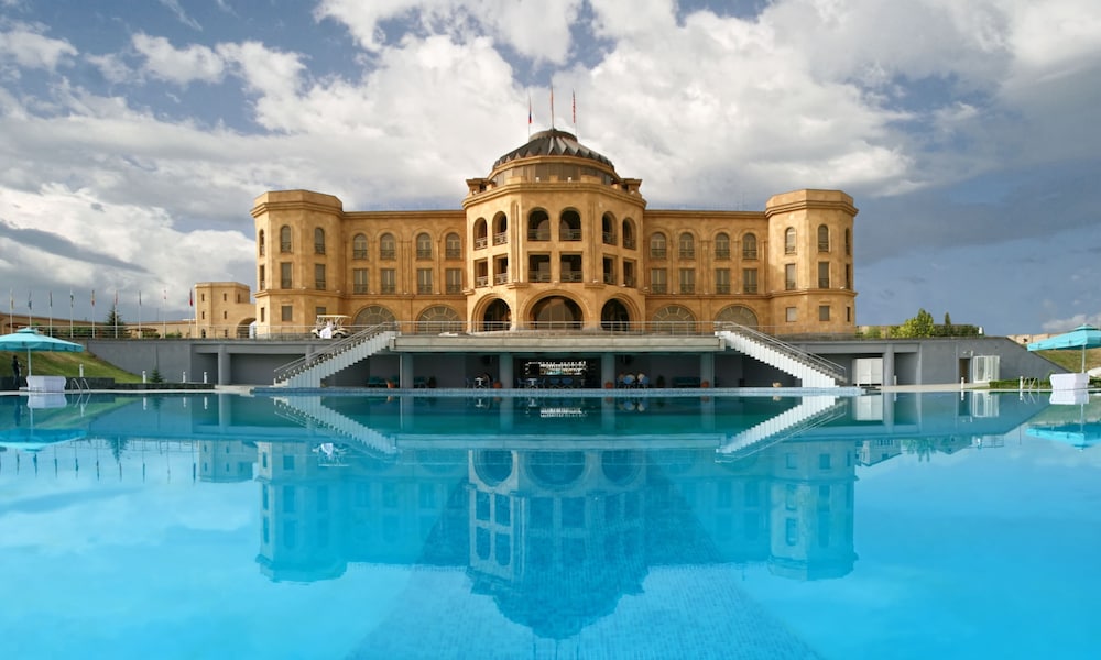 Latar Hotel Complex 2/67