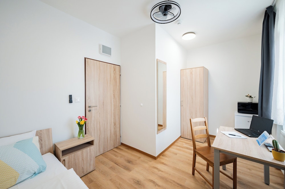 University Hotel 30/50