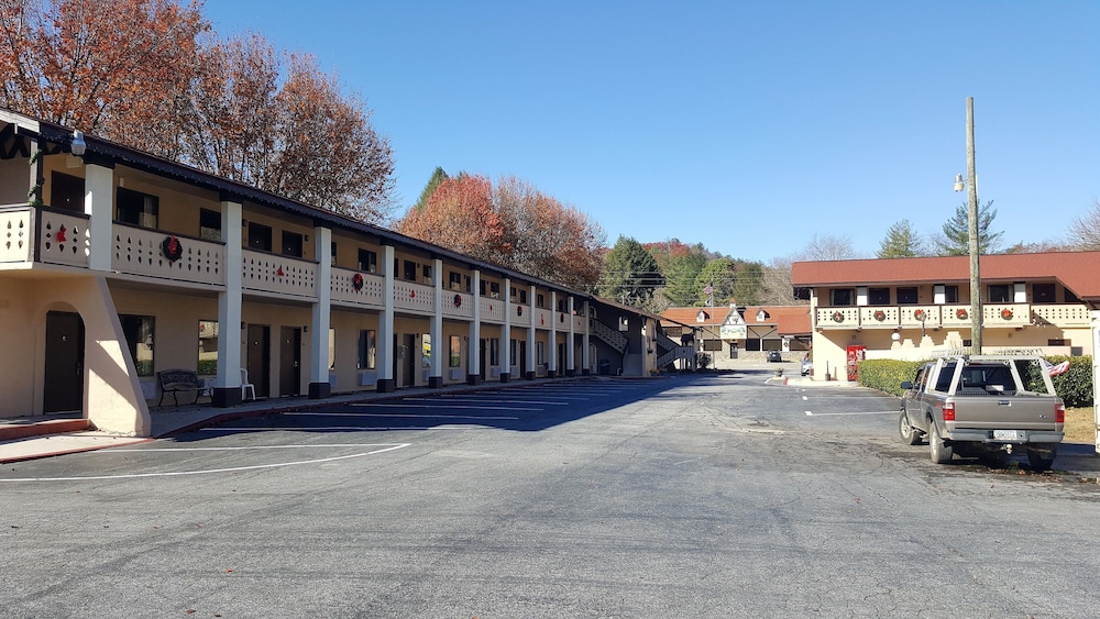 Quality Inn Downtown Helen, GA 10/37